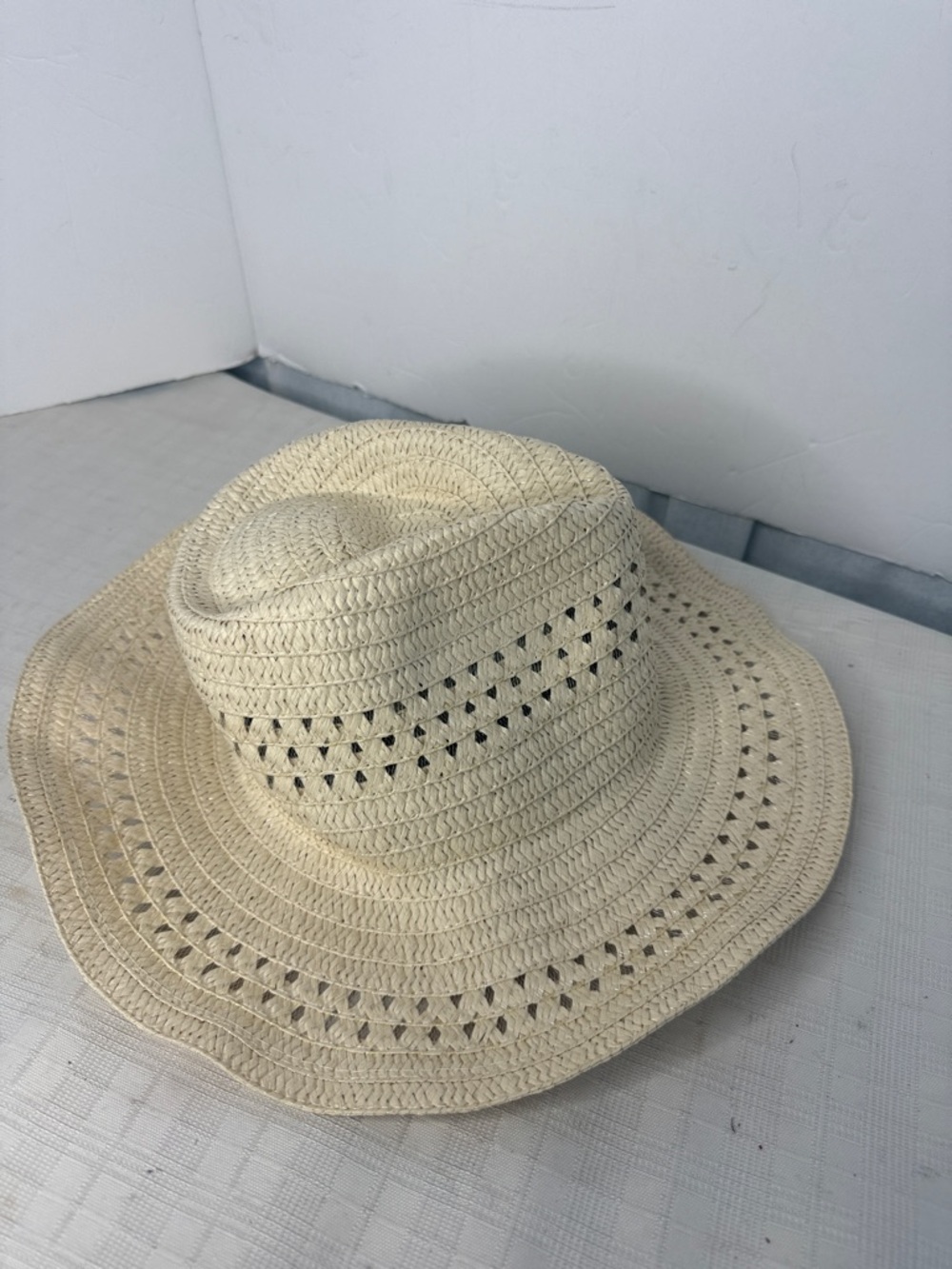 NWT BCBG Breathable Straw Sun Hat in Natural Cream - Picture 2 of 6